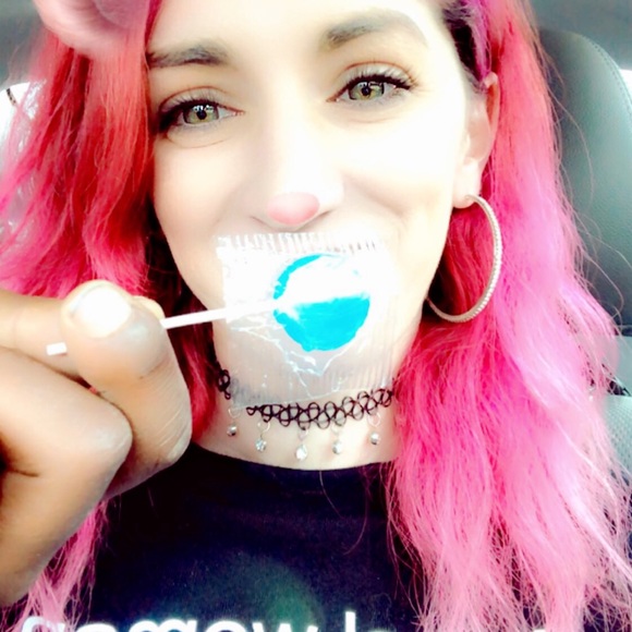 Meet your Posher, Julia - Picture 3 of 5